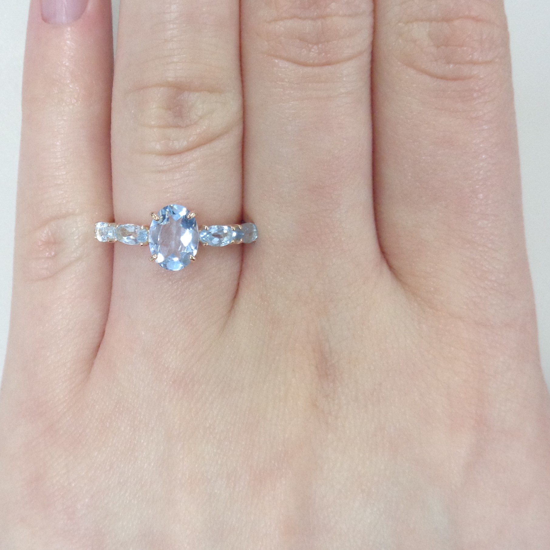 Серебряное кольцо с топазами